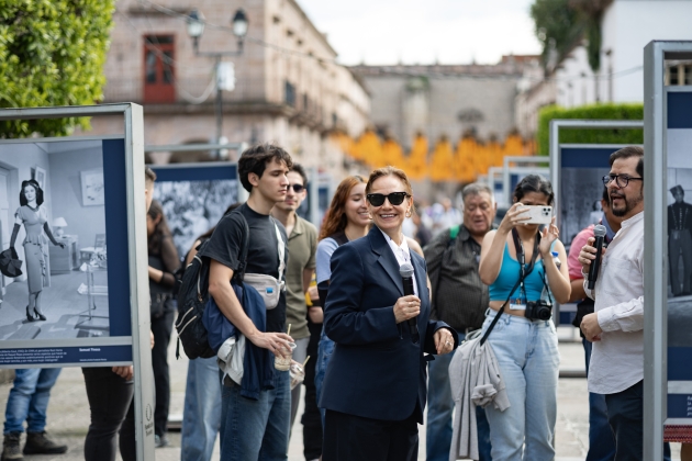 La exposición fotográfica LOS MULTIVERSOS DE JANET ALCORIZA llega para adornar la plaza Benito Juárez en el marco del 24° FICM 